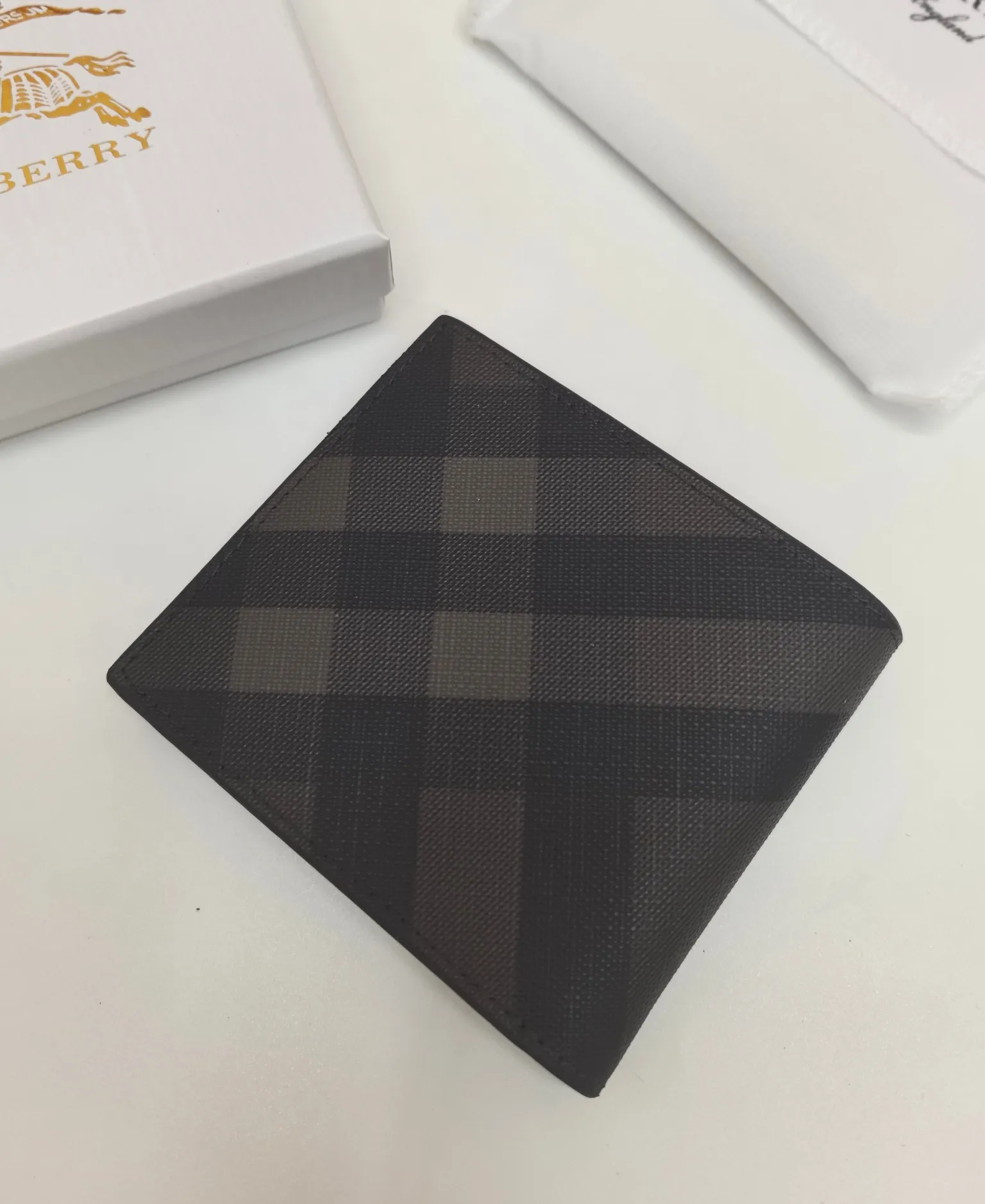 All categories Burberry wallet (Burberry) Burberry 529-1