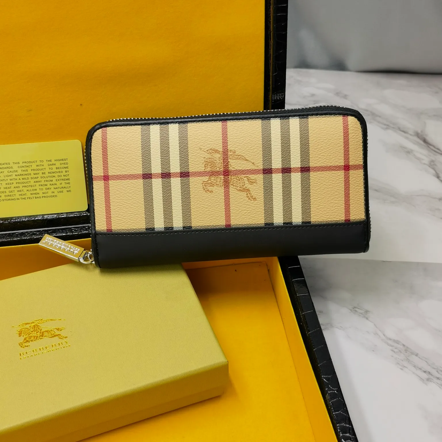All categories Burberry wallet (Burberry) Burberry 666066