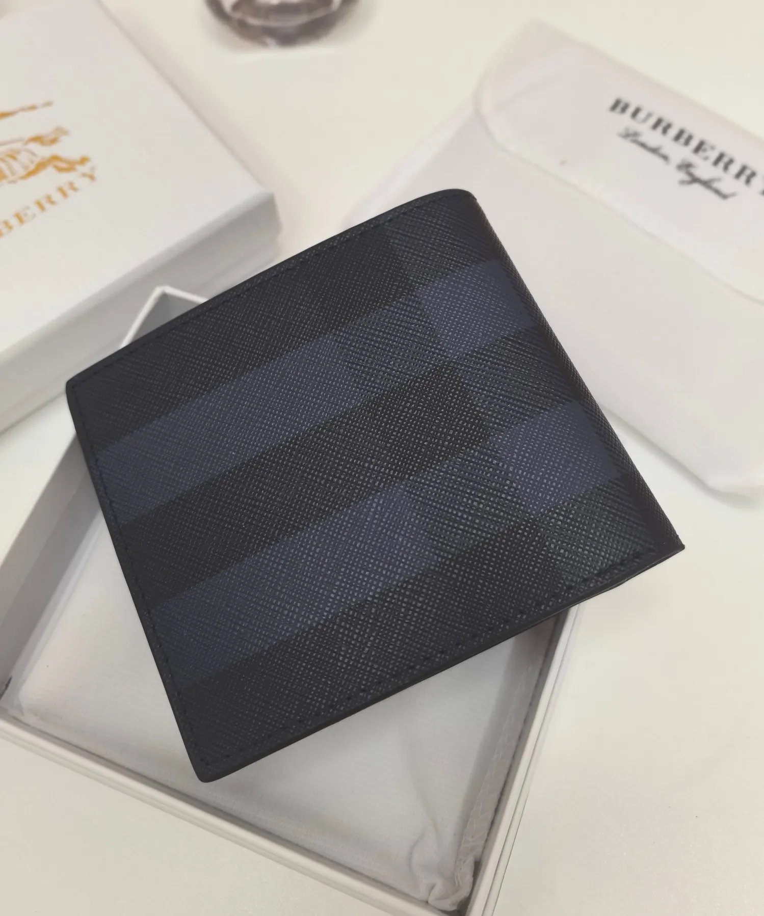 All categories Burberry wallet (Burberry) Burberry 527-1