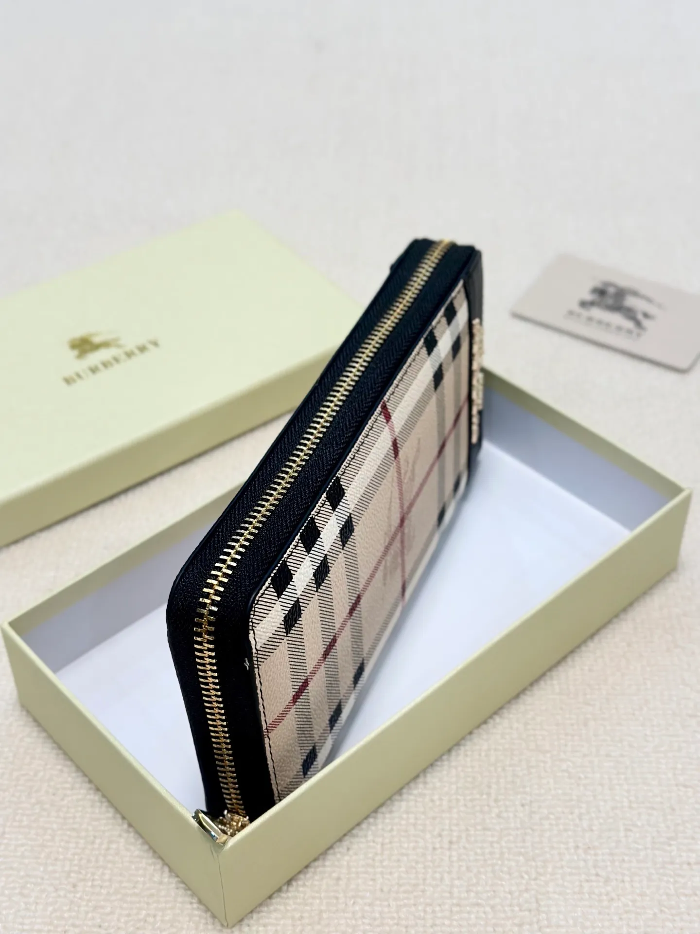 All categories Burberry wallet (Burberry) Burberry 2010