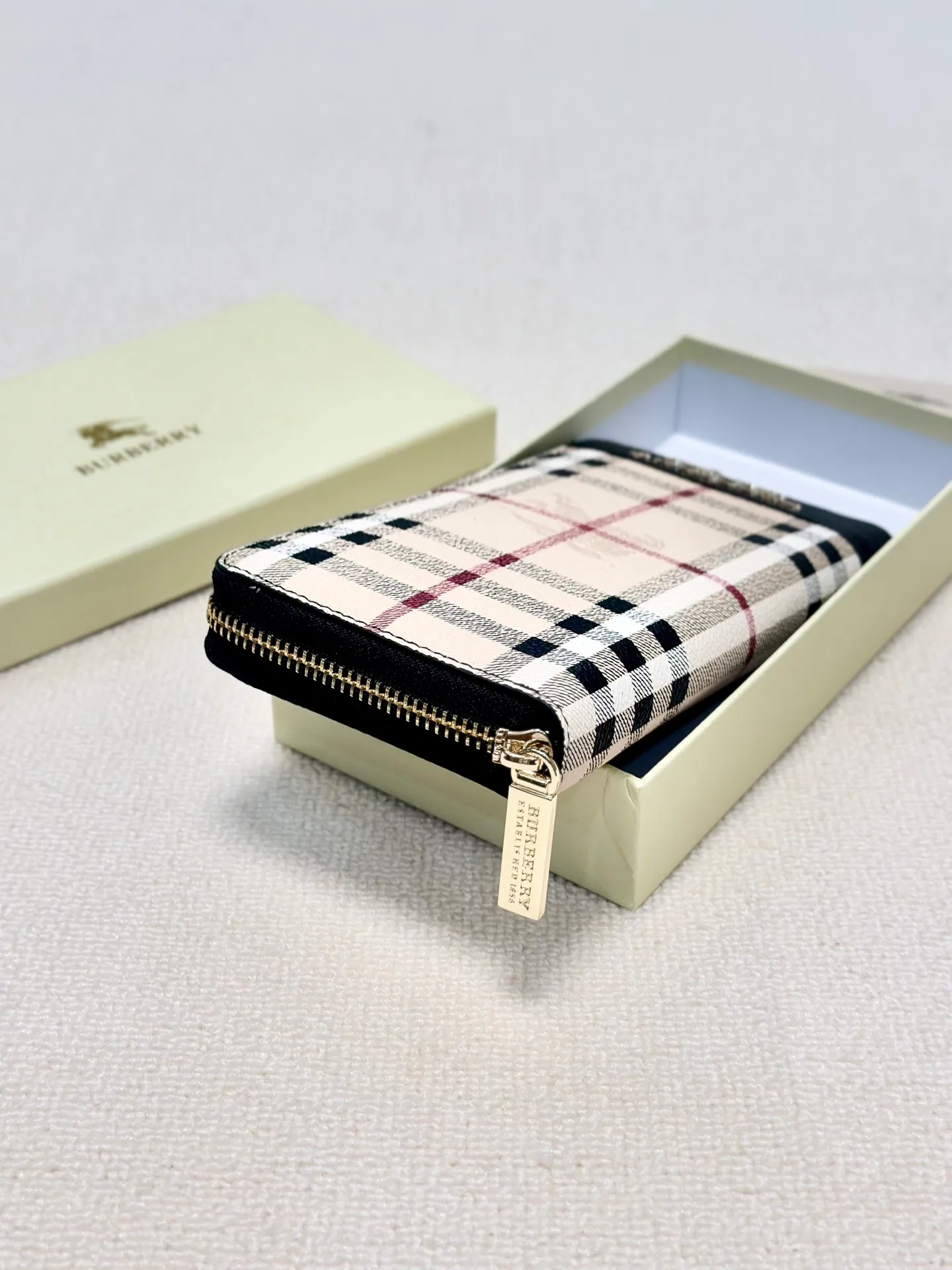 All categories Burberry wallet (Burberry) Burberry 2010