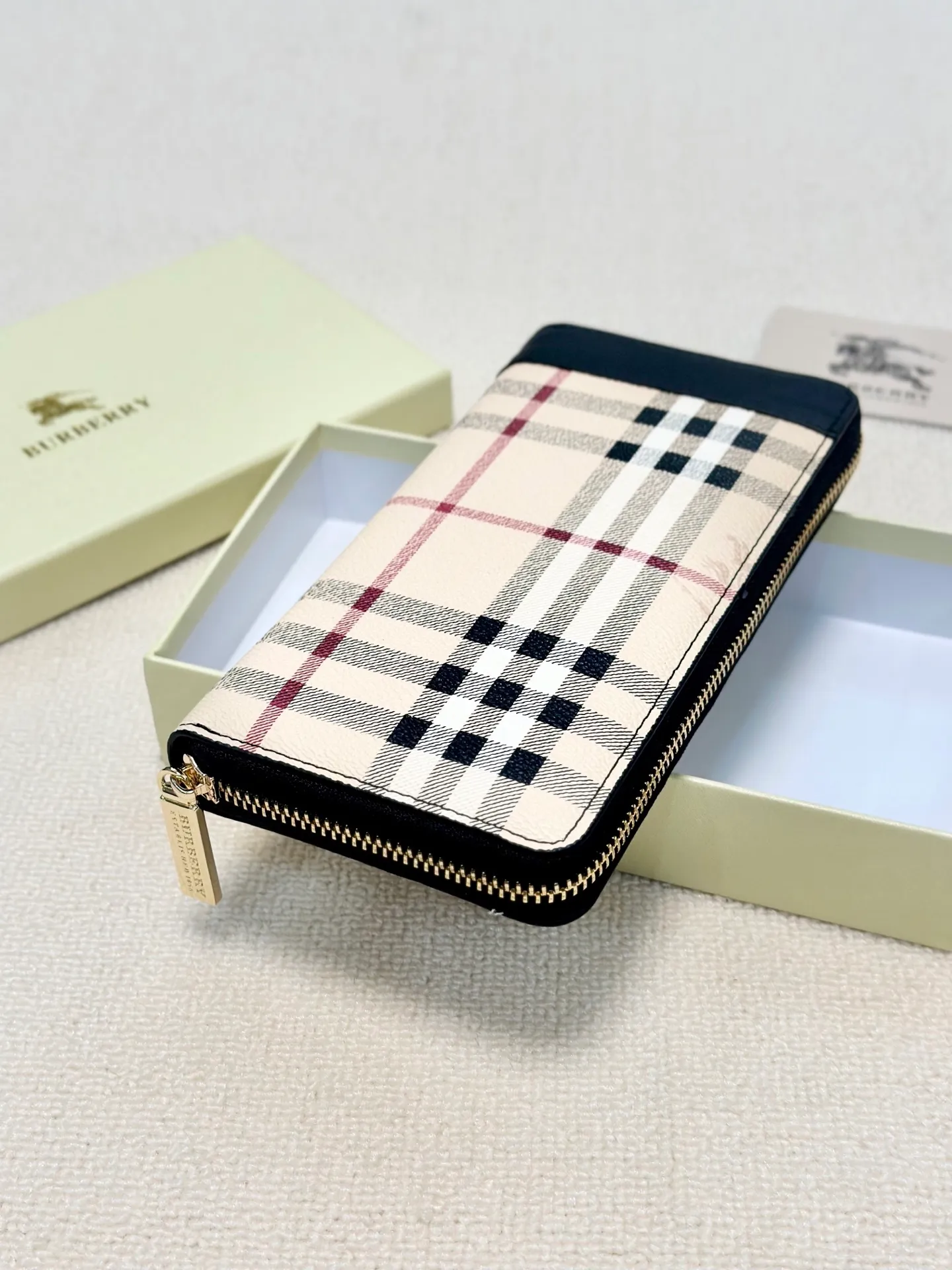 All categories Burberry wallet (Burberry) Burberry 2010