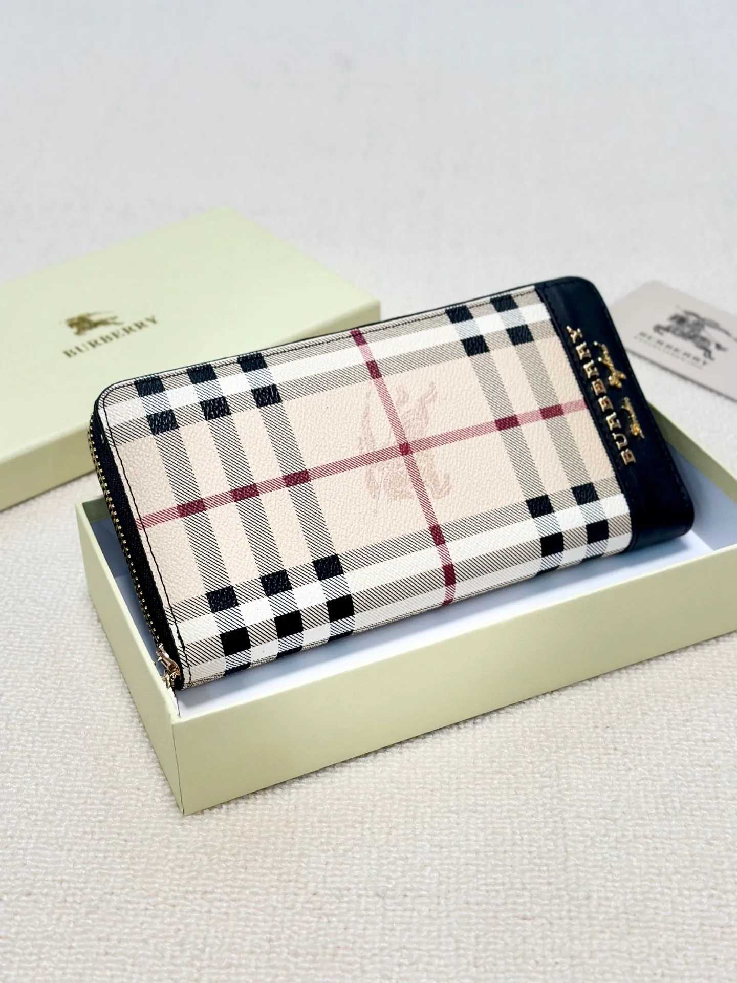 All categories Burberry wallet (Burberry) Burberry 2010