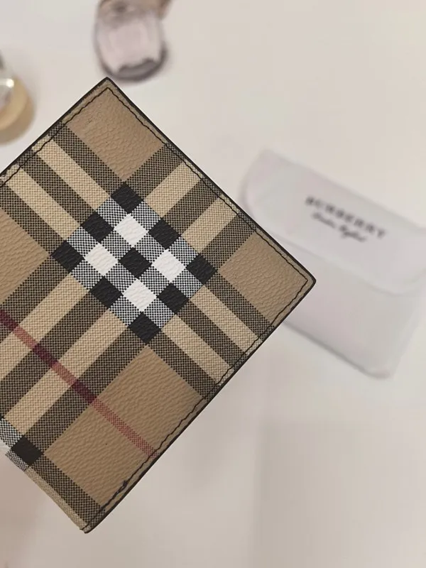 All categories Burberry wallet (Burberry) Burberry 825-1