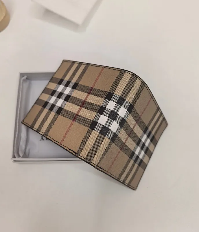 All categories Burberry wallet (Burberry) Burberry 825-1