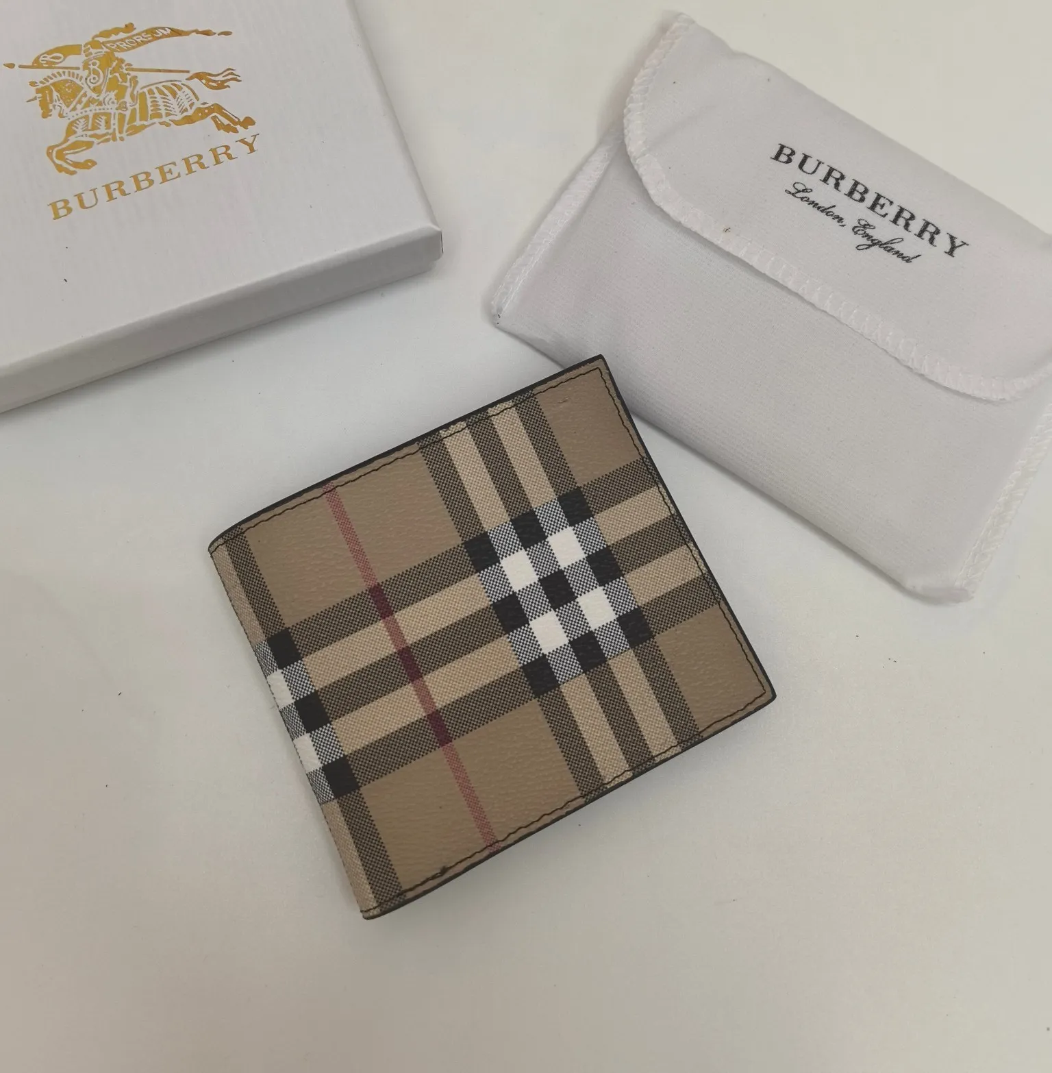 All categories Burberry wallet (Burberry) Burberry 825-1