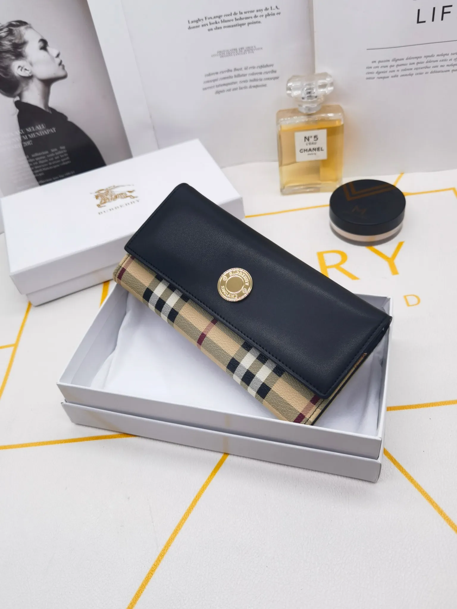 All categories Burberry wallet (Burberry) Burberry 8300