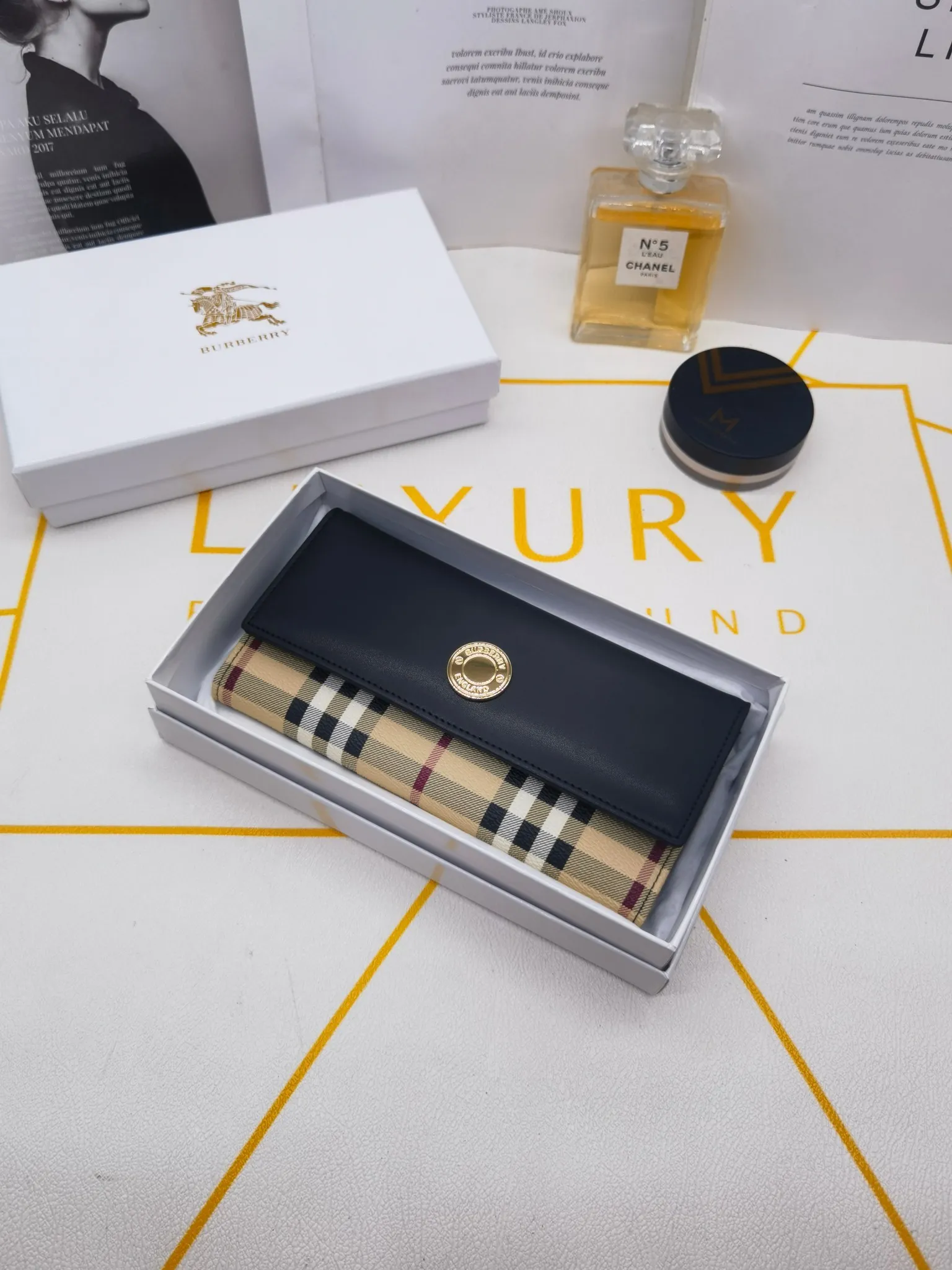 All categories Burberry wallet (Burberry) Burberry 8300
