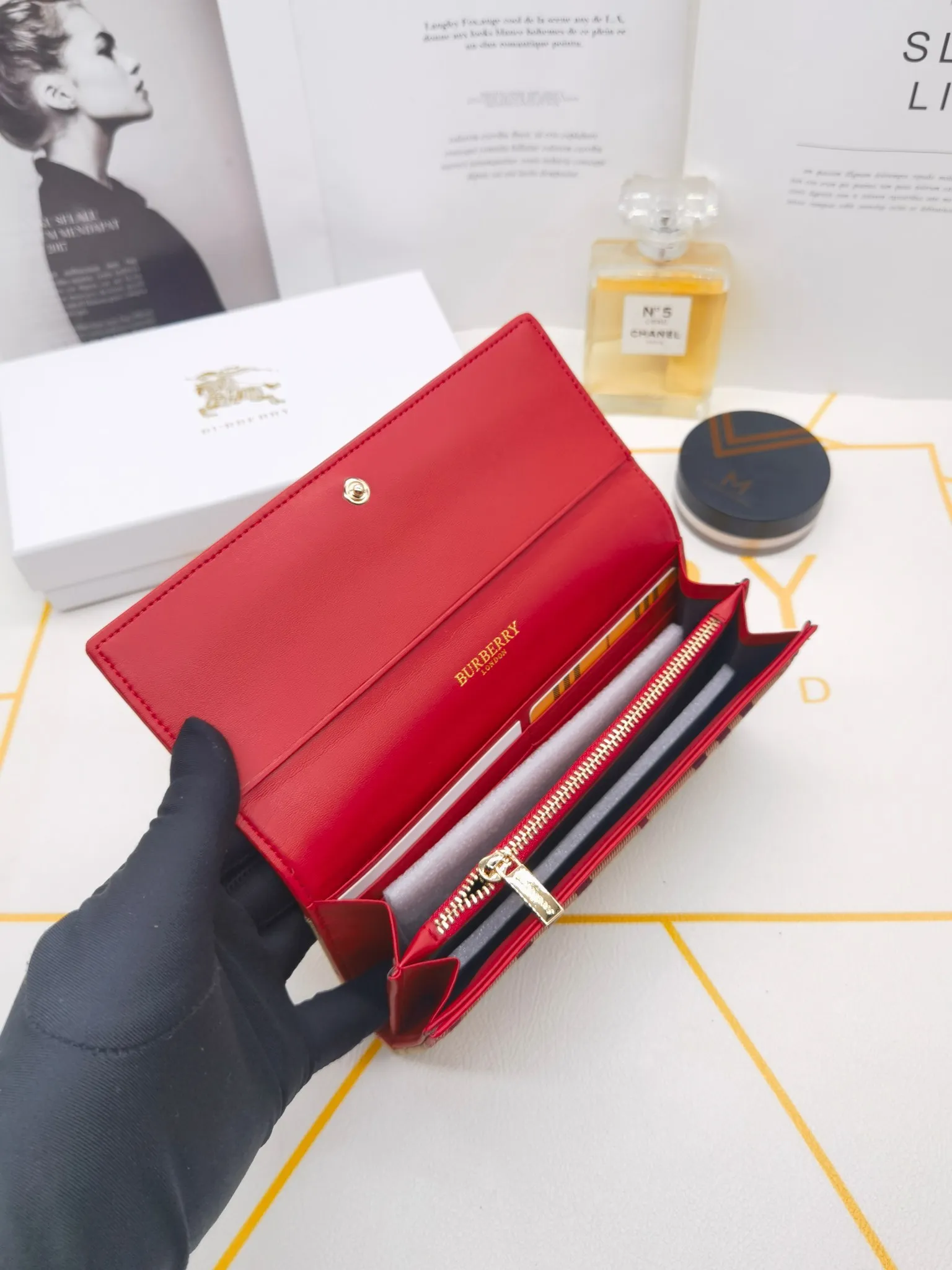 All categories Burberry wallet (Burberry) Burberry 8300