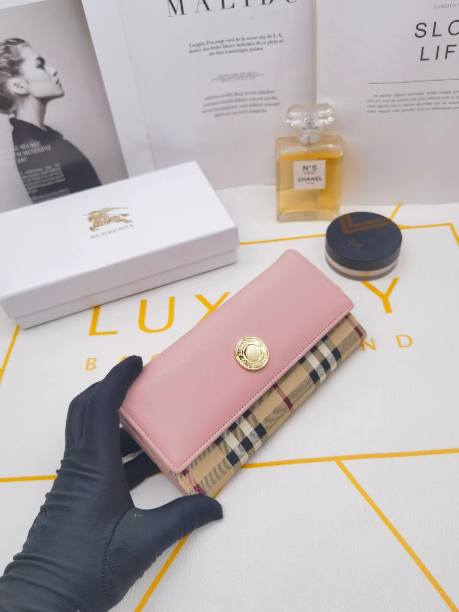 All categories Burberry wallet (Burberry) Burberry 8300
