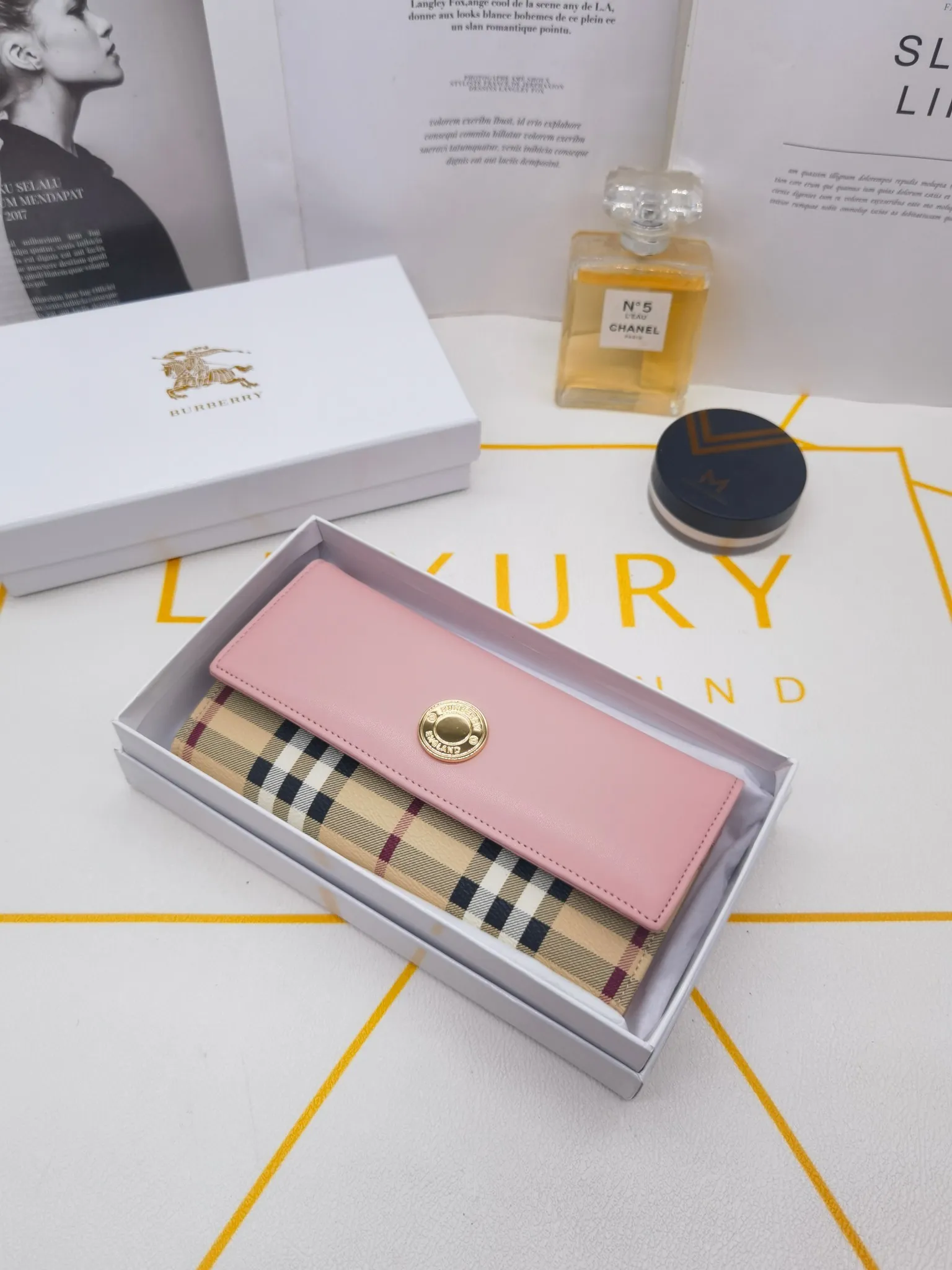 All categories Burberry wallet (Burberry) Burberry 8300