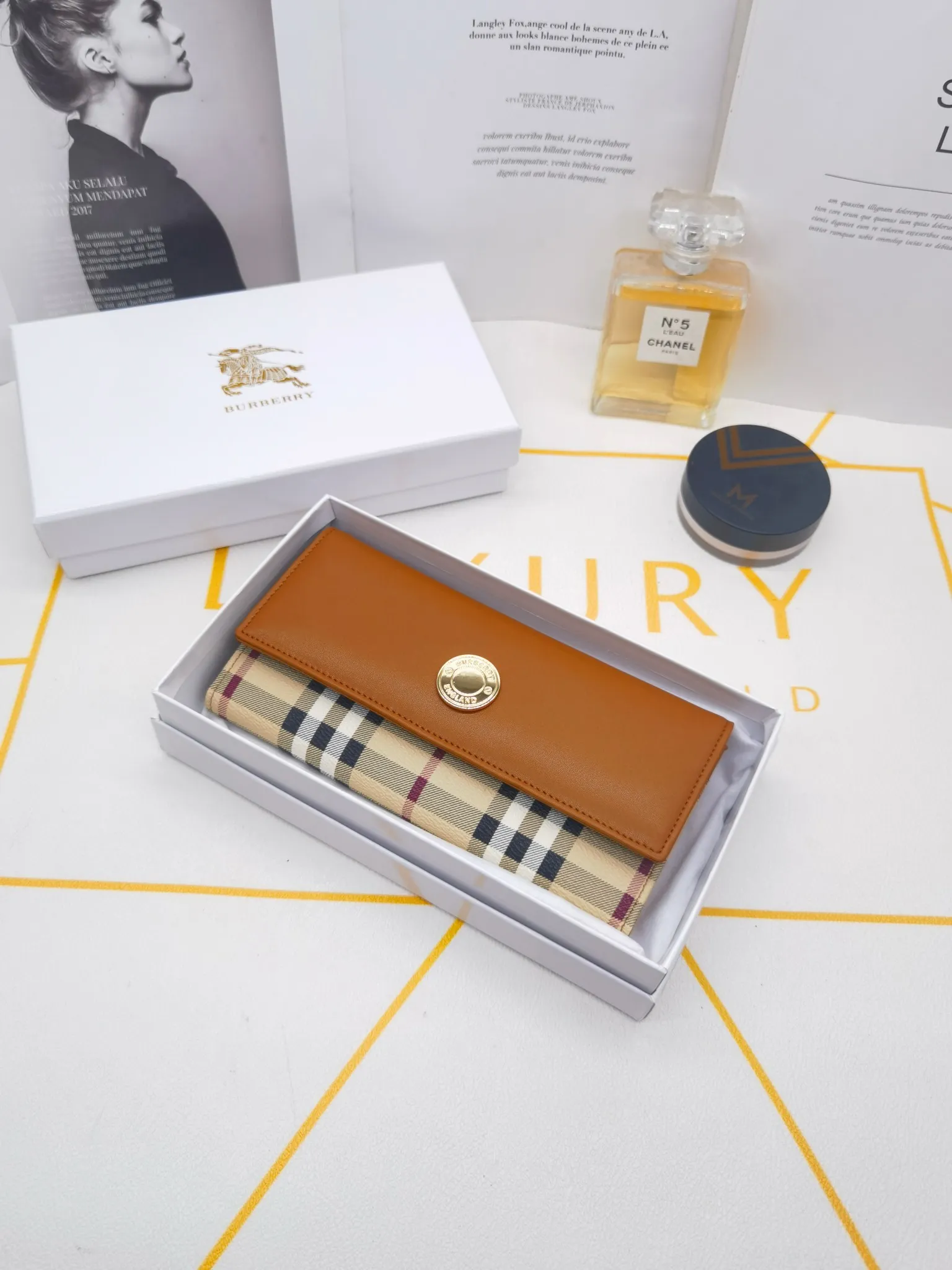 All categories Burberry wallet (Burberry) Burberry 8300