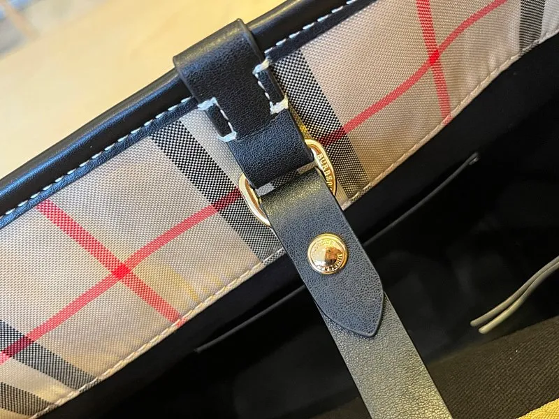 All categories Burberry women's bags (Burberry) Burberry 9738