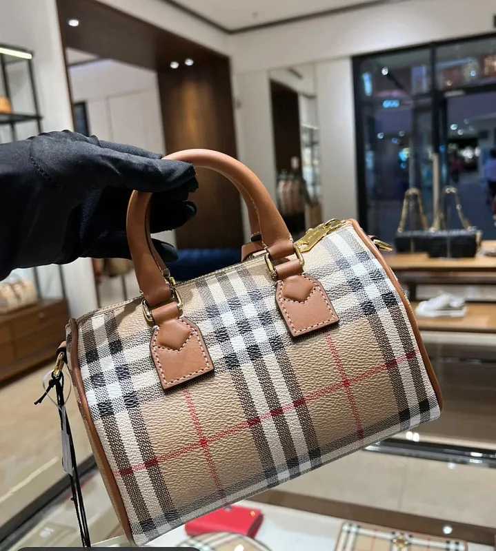 All categories Burberry women's bags (Burberry) Burberry 091