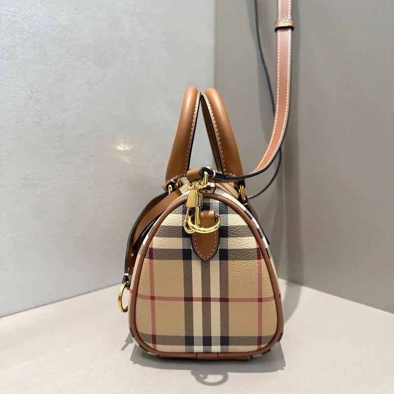 All categories Burberry women's bags (Burberry) Burberry 091