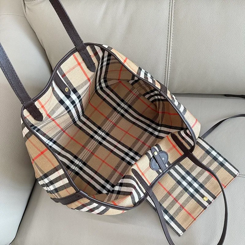 All categories Burberry women's bags (Burberry) Burberry 8399