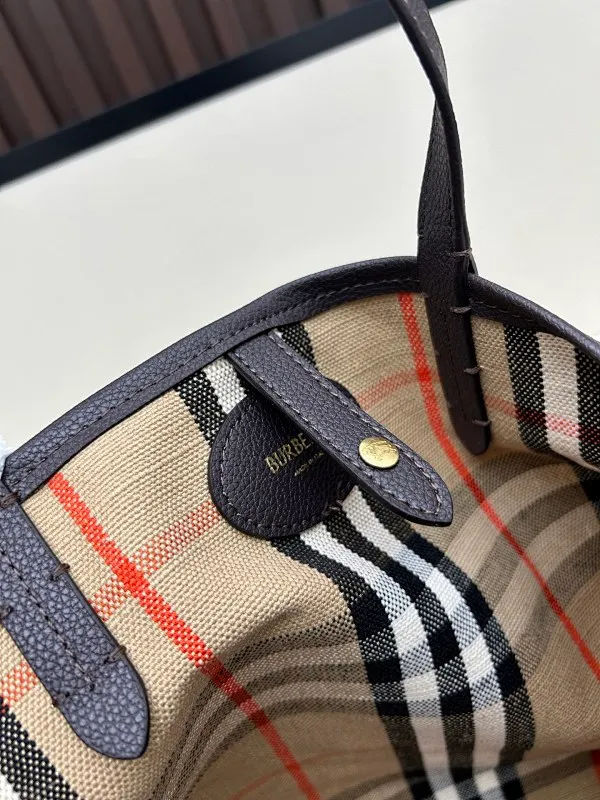 All categories Burberry women's bags (Burberry) Burberry 08992