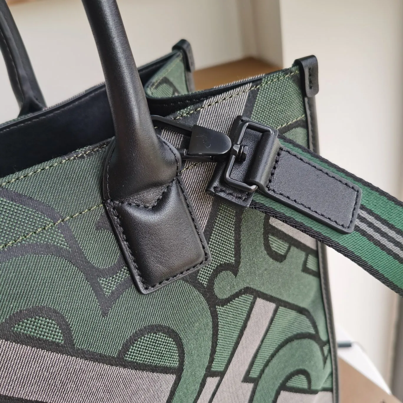 All Categories Official Website "Brand Women's Bags" Women's Bags 💙 Burberry 2024 Official Website New Burberry Tote Bag