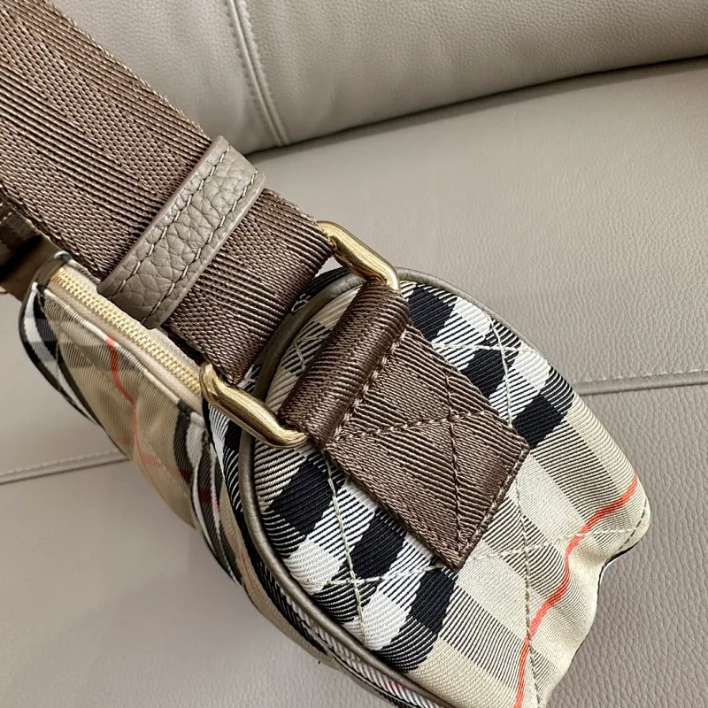 All categories Burberry women's bags (Burberry) Burberry 235