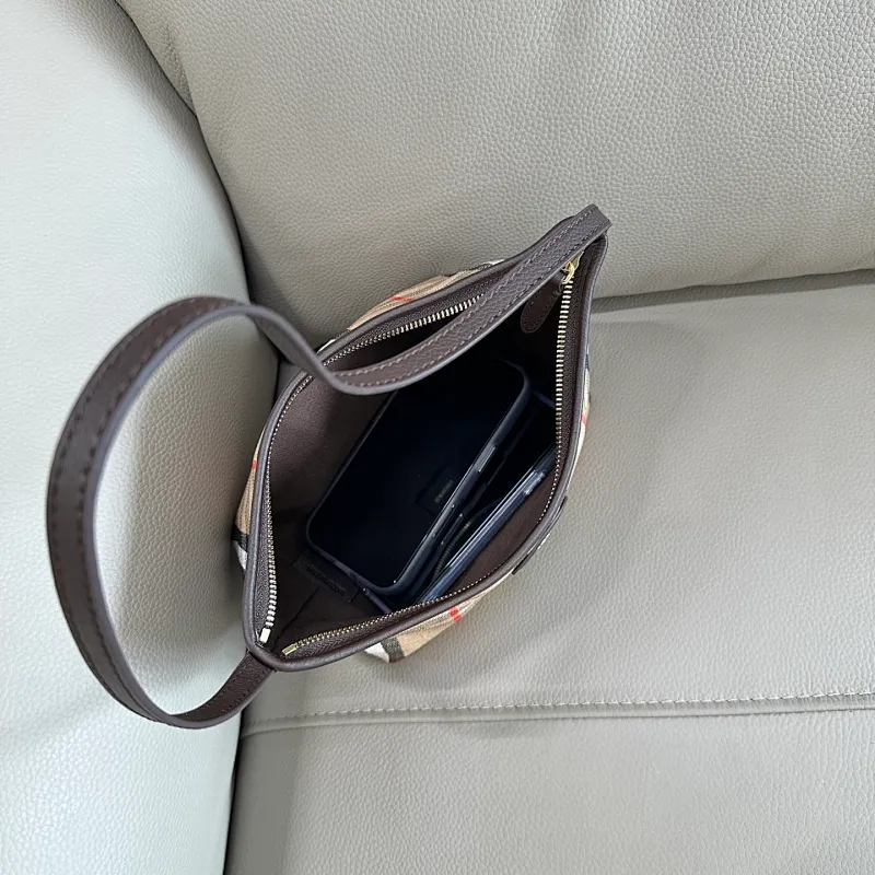 All categories Burberry women's bags (Burberry) Burberry 8396