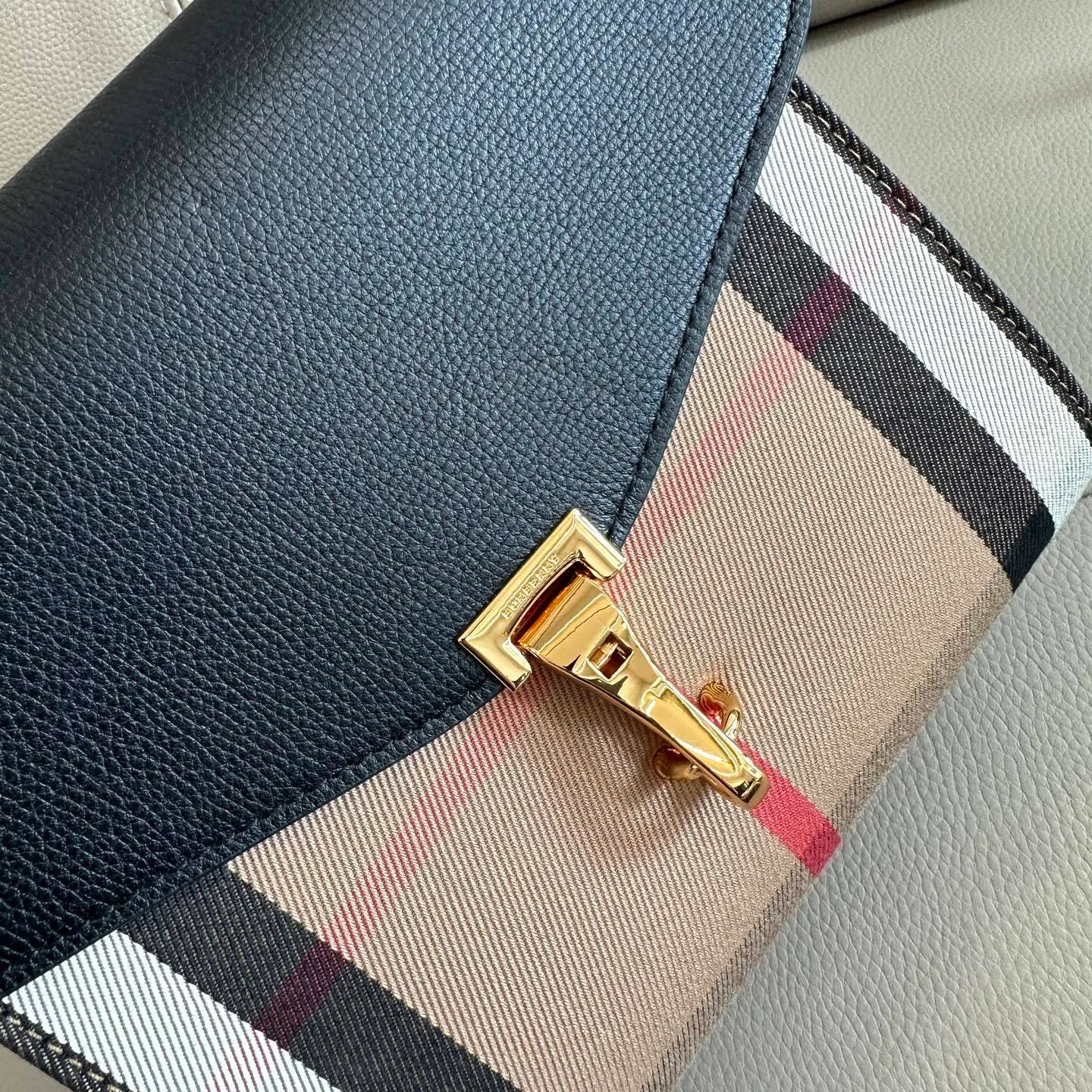 All Categories Official Website "Brand Women's Bags" Women's Bags 💙 Burberry 2025 New Burberry Crossbody Bag
