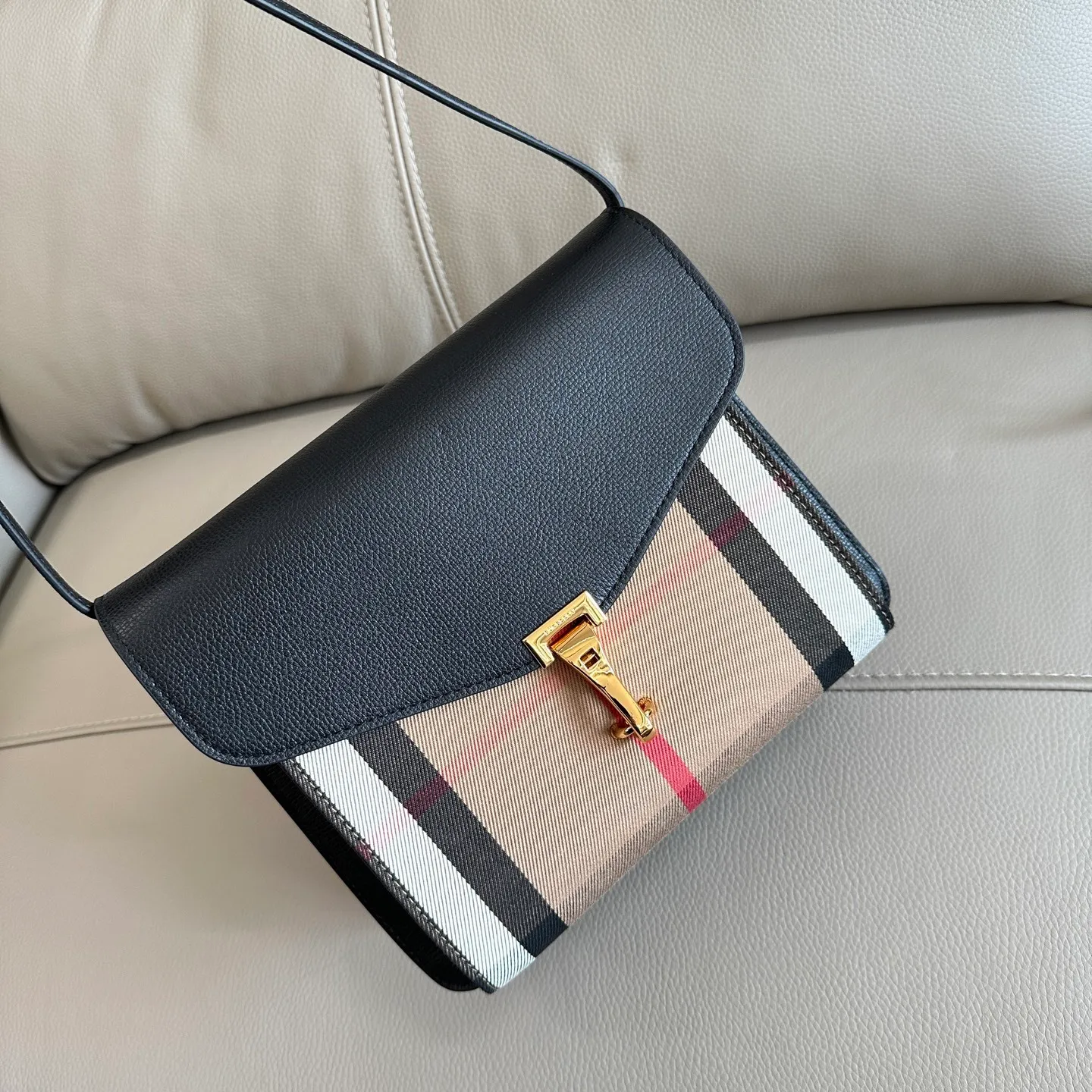 All Categories Official Website "Brand Women's Bags" Women's Bags 💙 Burberry 2025 New Burberry Crossbody Bag
