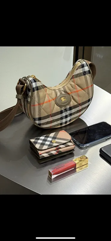 All categories Burberry women's bags (Burberry) Burberry 235