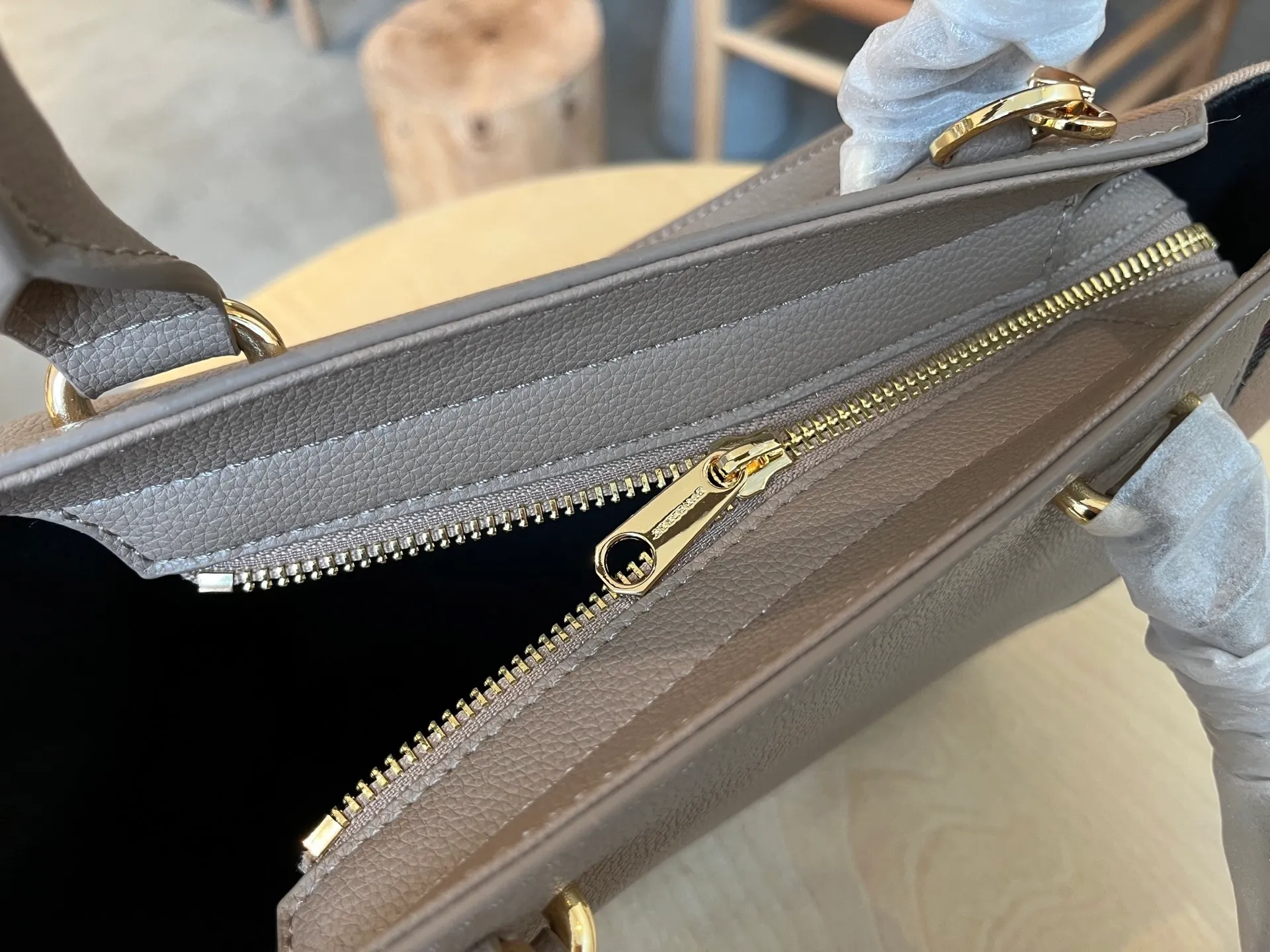 All categories Burberry women's bags (Burberry) Burberry 6609