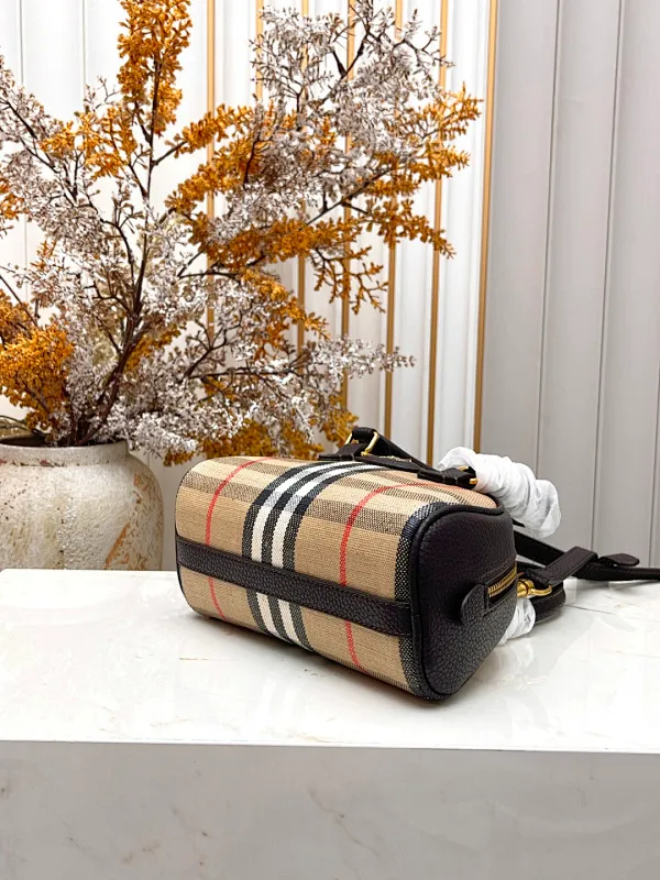 All categories Burberry women's bags (Burberry) Burberry 08994