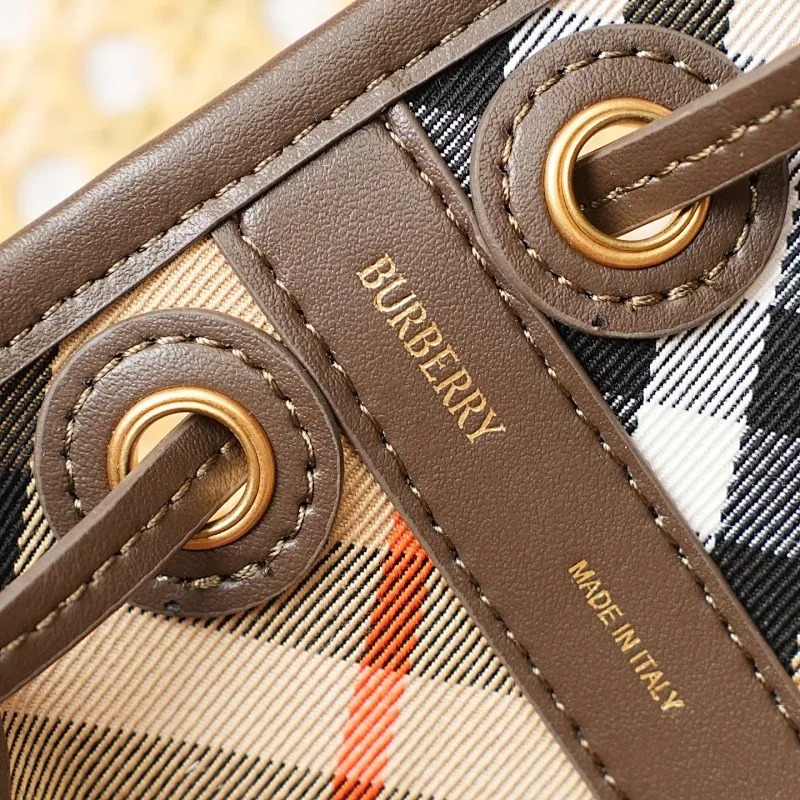 All categories Burberry women's bags (Burberry) Burberry 8386