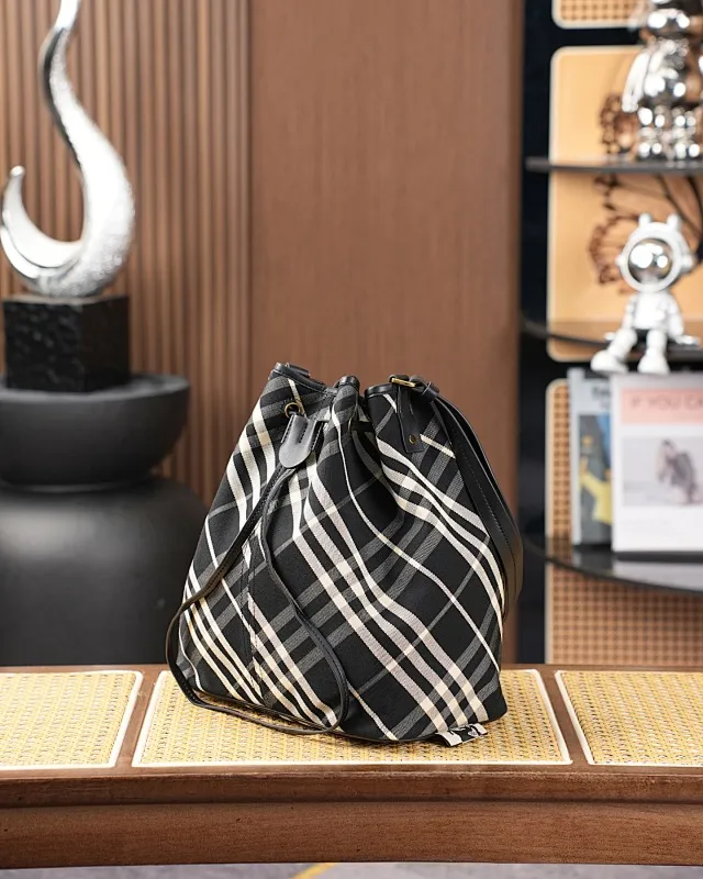 All categories Burberry women's bags (Burberry) Burberry 8386