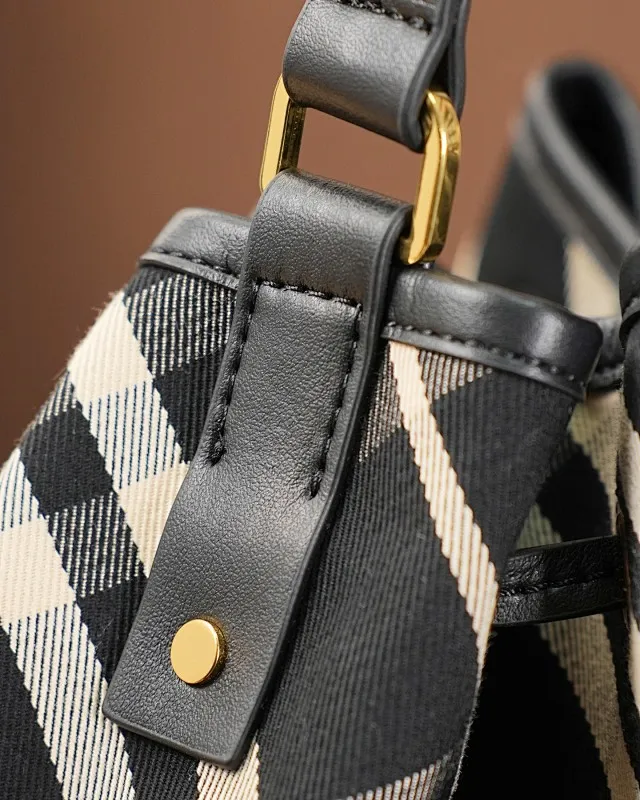 All categories Burberry women's bags (Burberry) Burberry 8386