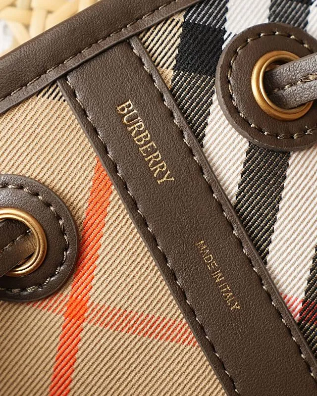 All categories Burberry women's bags (Burberry) Burberry 8386