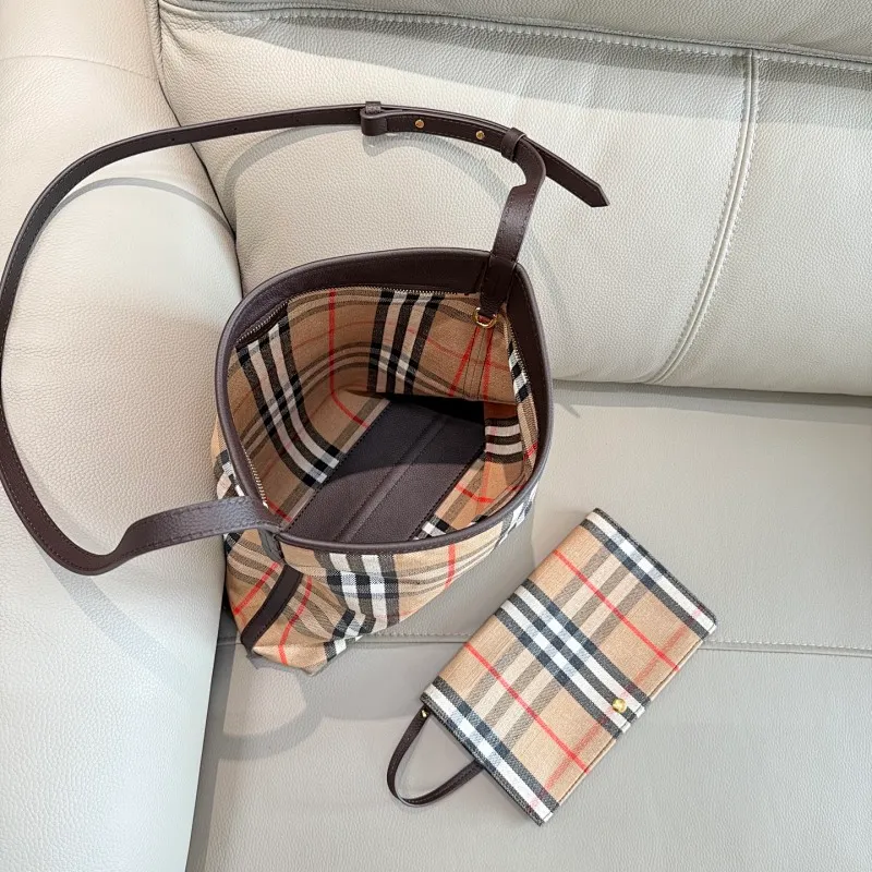 All categories Burberry women's bags (Burberry) Burberry 8397