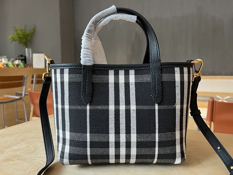 All categories Burberry women's bags (Burberry) Burberry 6271
