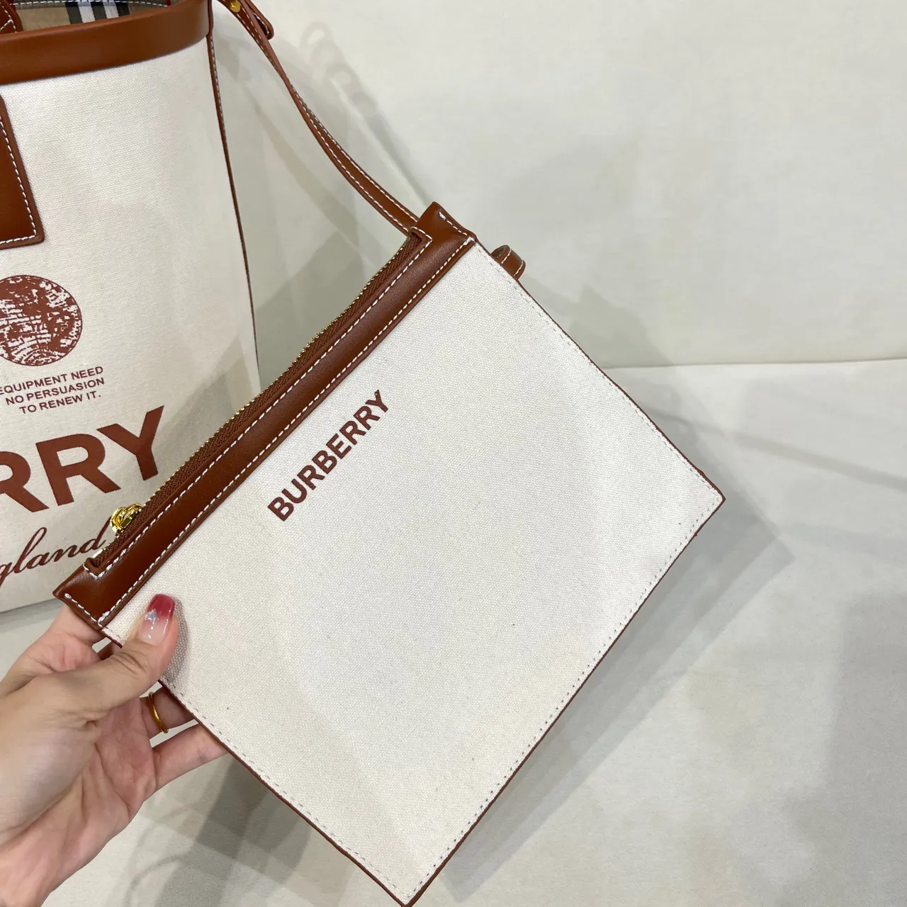 All categories Burberry women's bags (Burberry) Burberry 236