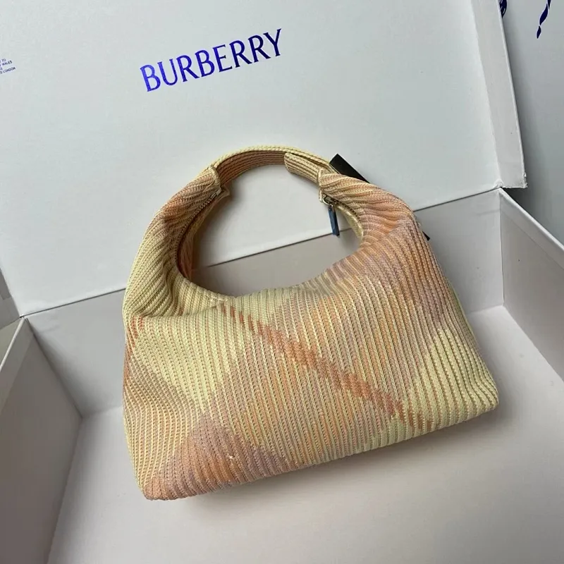 All categories Burberry women's bags (Burberry) Burberry 215