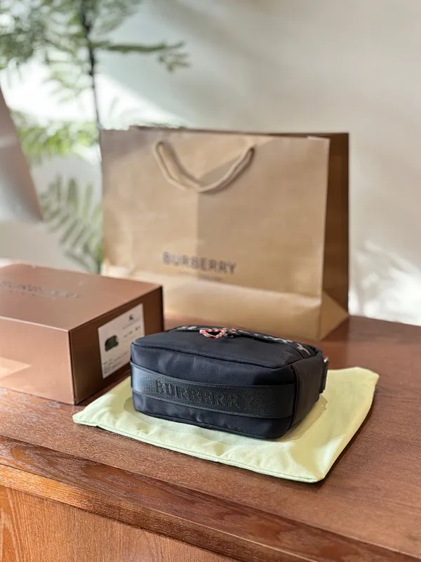 All Categories Official Website "Brand Women's Bags" Women's Bags 💙 Burberry 2024 New Burberry Nylon Camera Bag