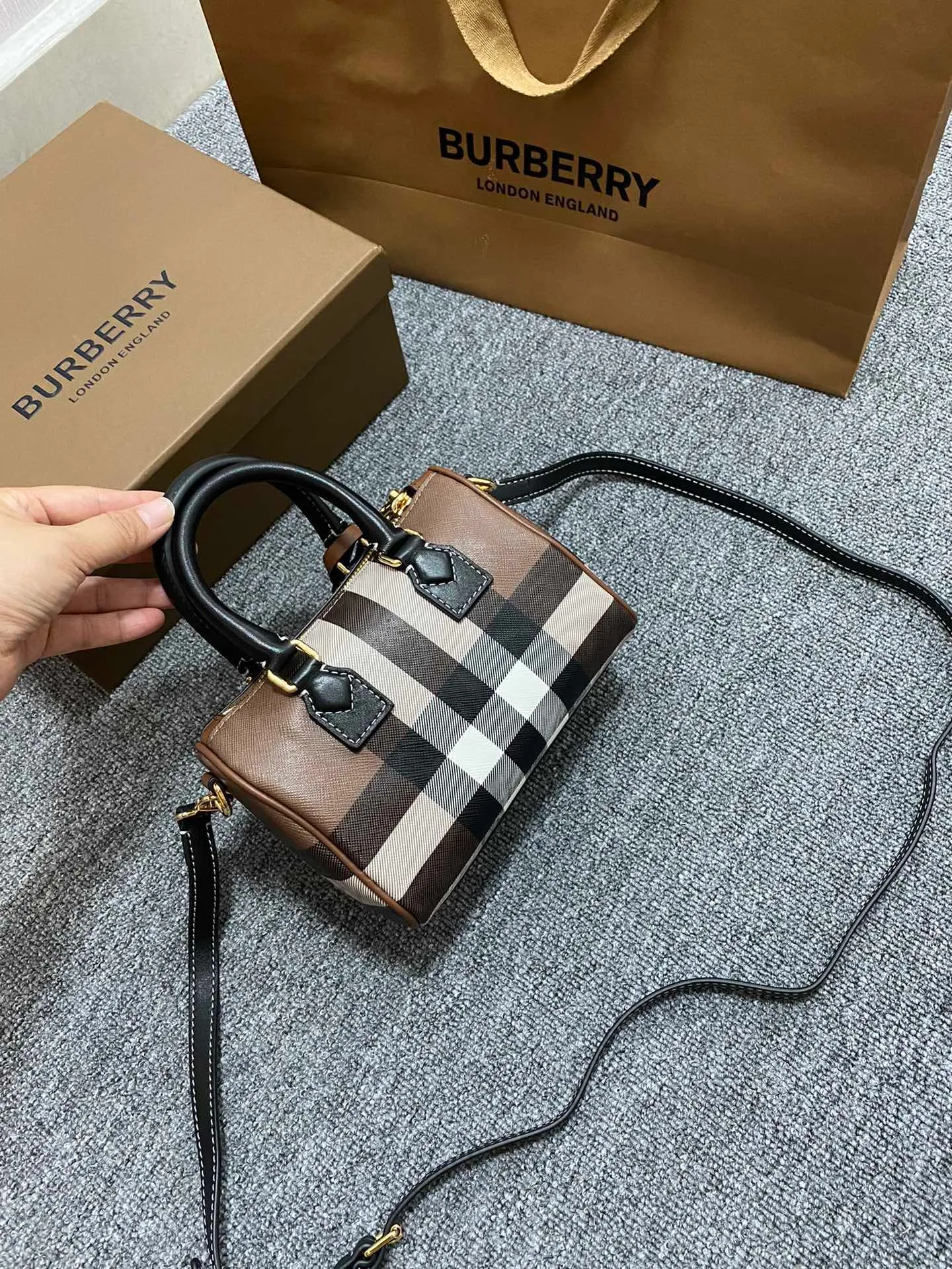All categories Burberry women's bags (Burberry) Burberry 7088
