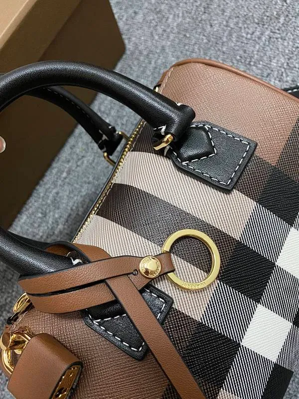 All categories Burberry women's bags (Burberry) Burberry 7088