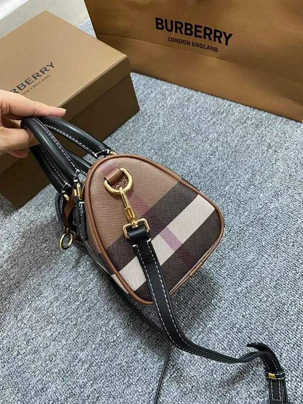 All categories Burberry women's bags (Burberry) Burberry 7088