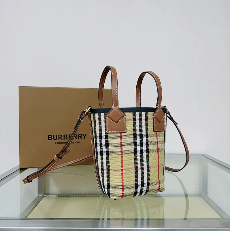 All categories Burberry women's bags (Burberry) Burberry original order 4611