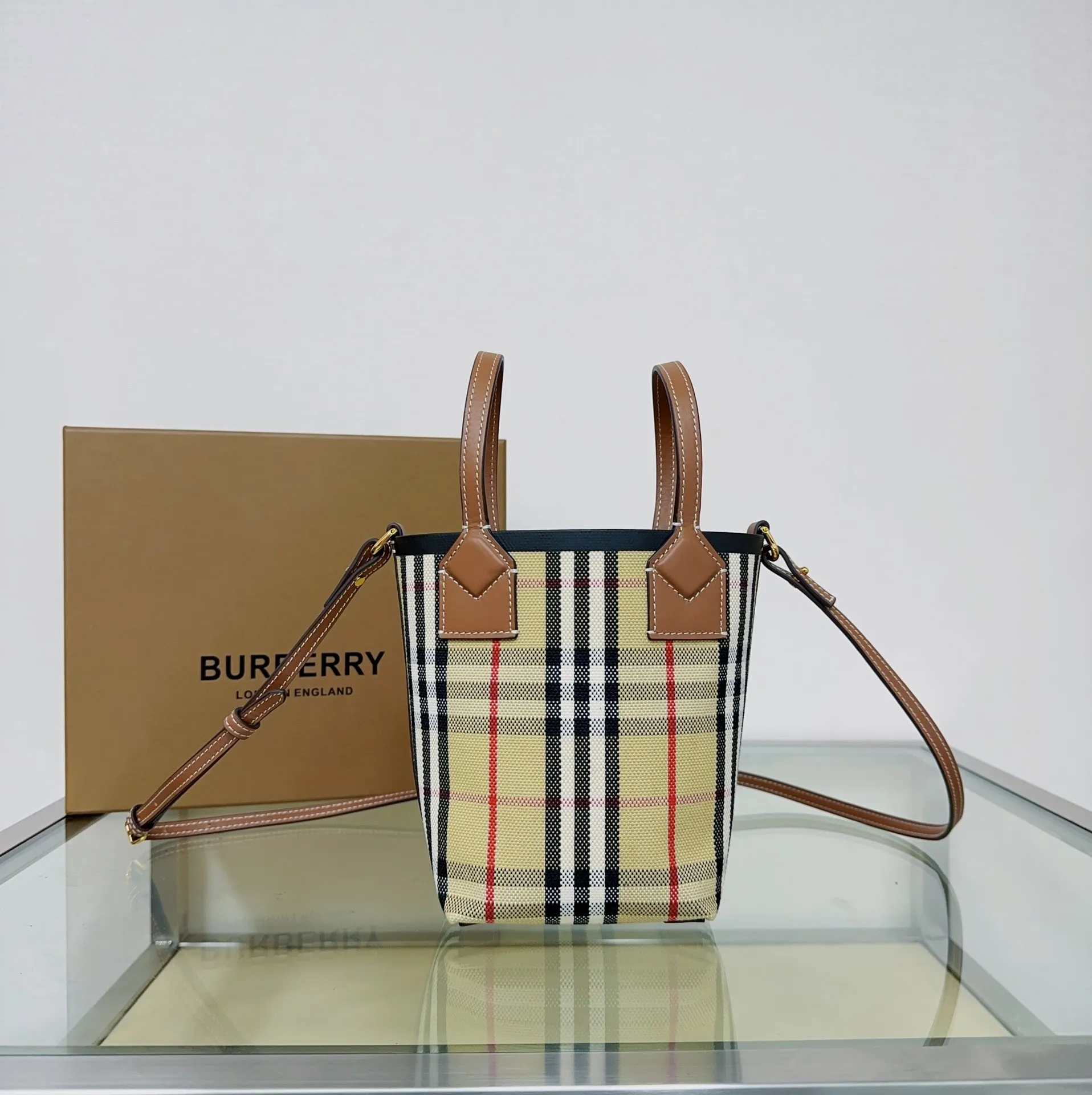 All categories Burberry women's bags (Burberry) Burberry original order 4611
