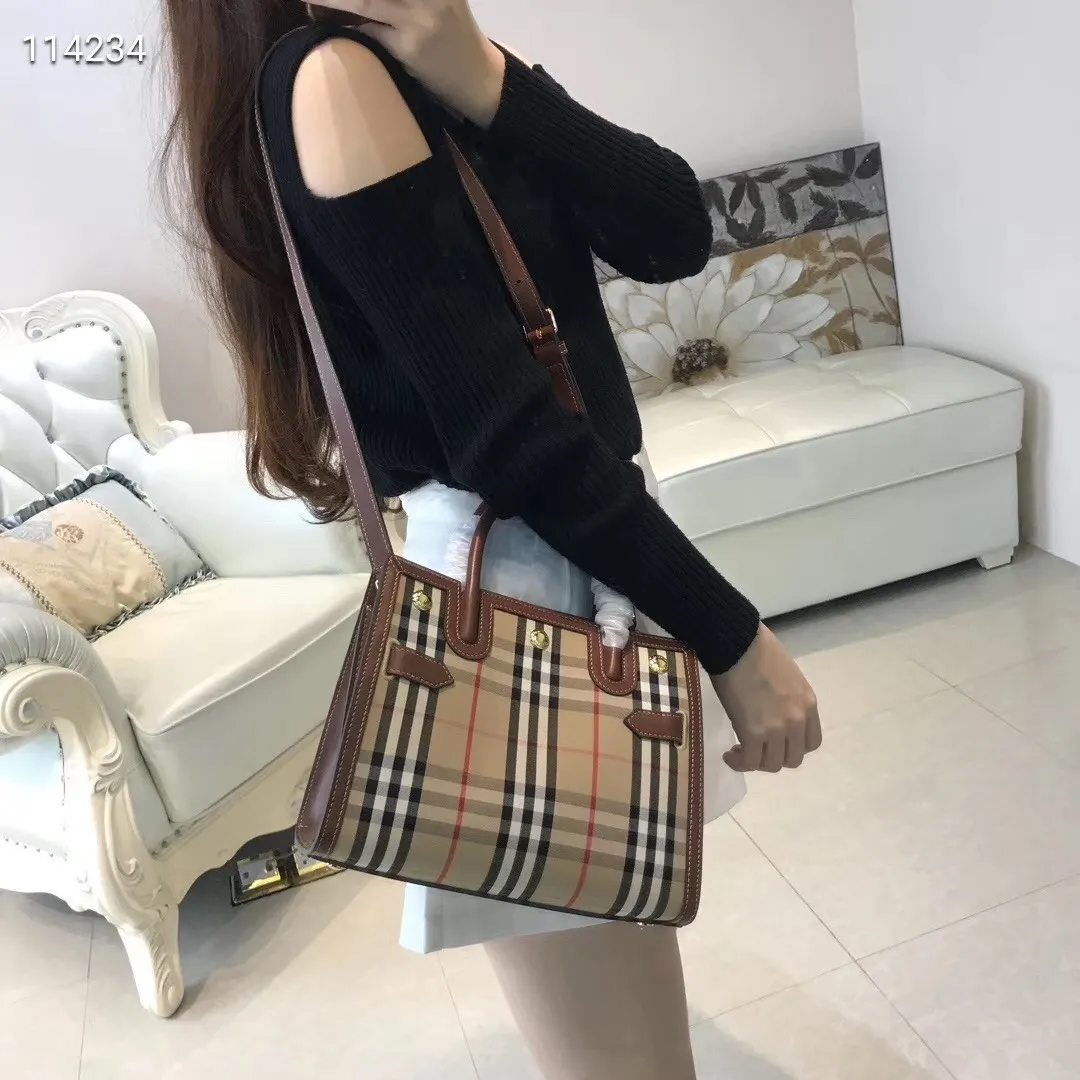 All categories Burberry women's bags (Burberry) Burberry 8347