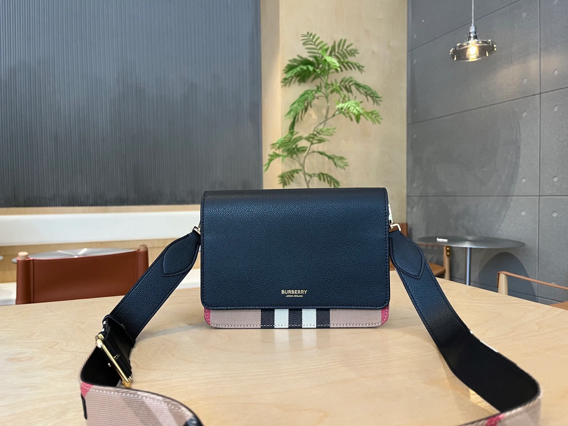 All categories Burberry women's bags (Burberry) Burberry 6608