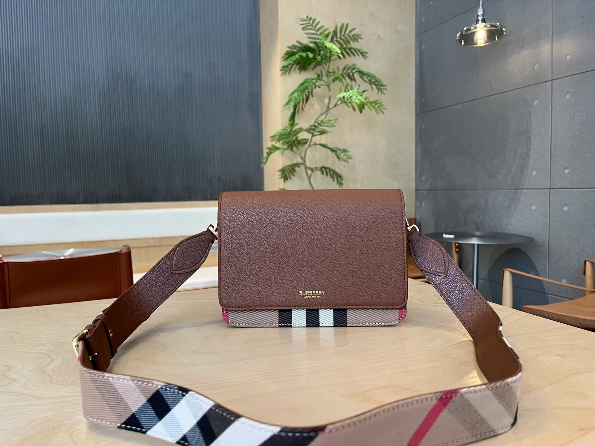 All categories Burberry women's bags (Burberry) Burberry 6608
