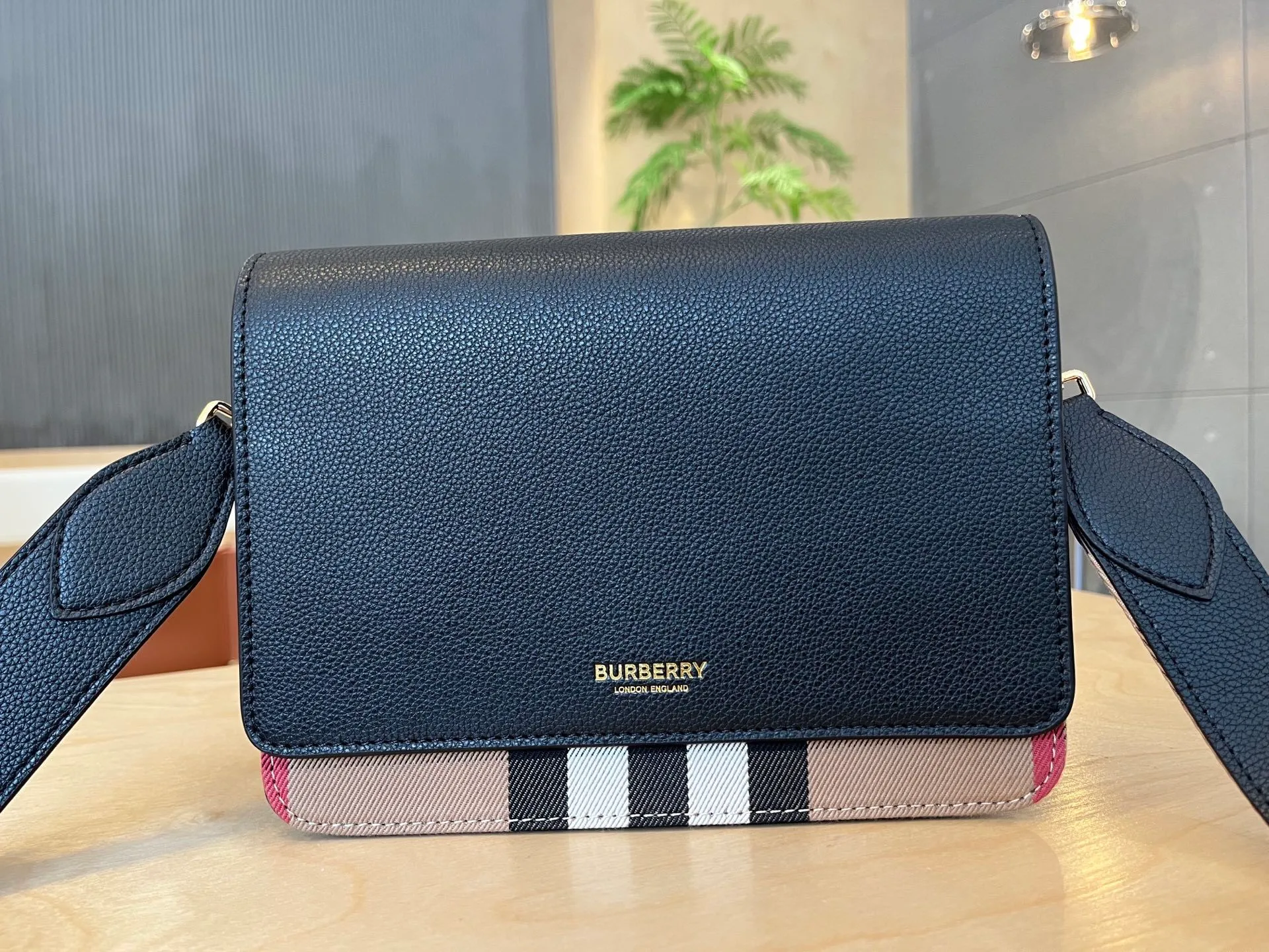 All categories Burberry women's bags (Burberry) Burberry 6608
