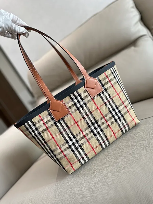 All categories Burberry women's bags (Burberry) Burberry 8411