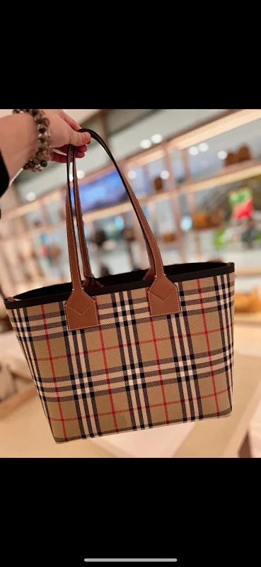 All categories Burberry women's bags (Burberry) Burberry 8411