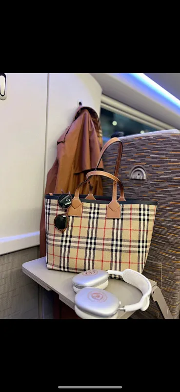 All categories Burberry women's bags (Burberry) Burberry 8411